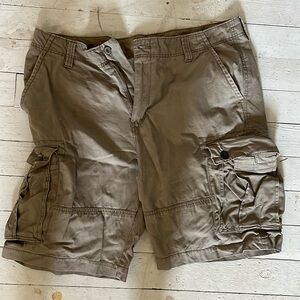 Men’s khaki shorts